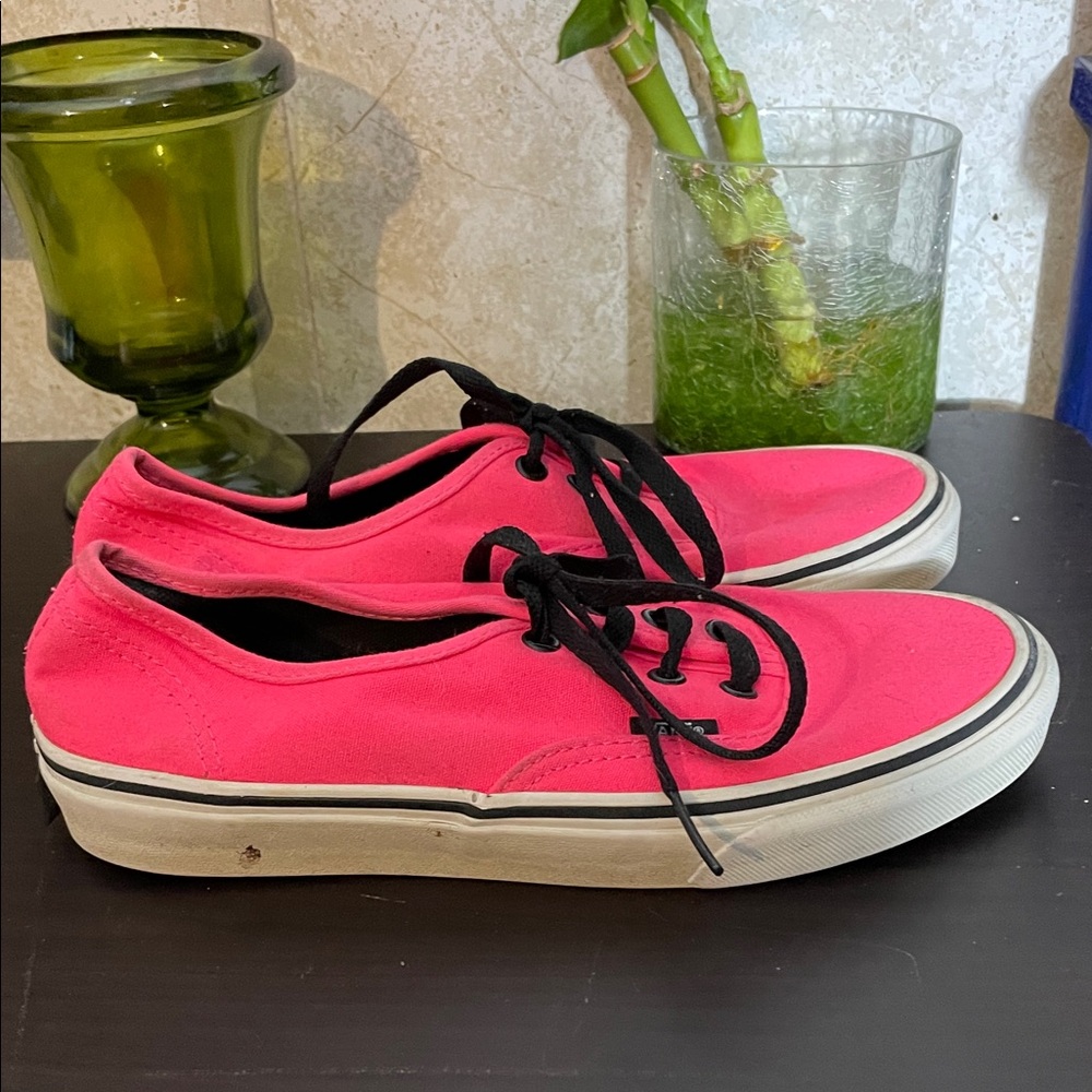 Unisex Vans Neon Pink Sneakers with Black Laces women’s 7.5 men’s 6